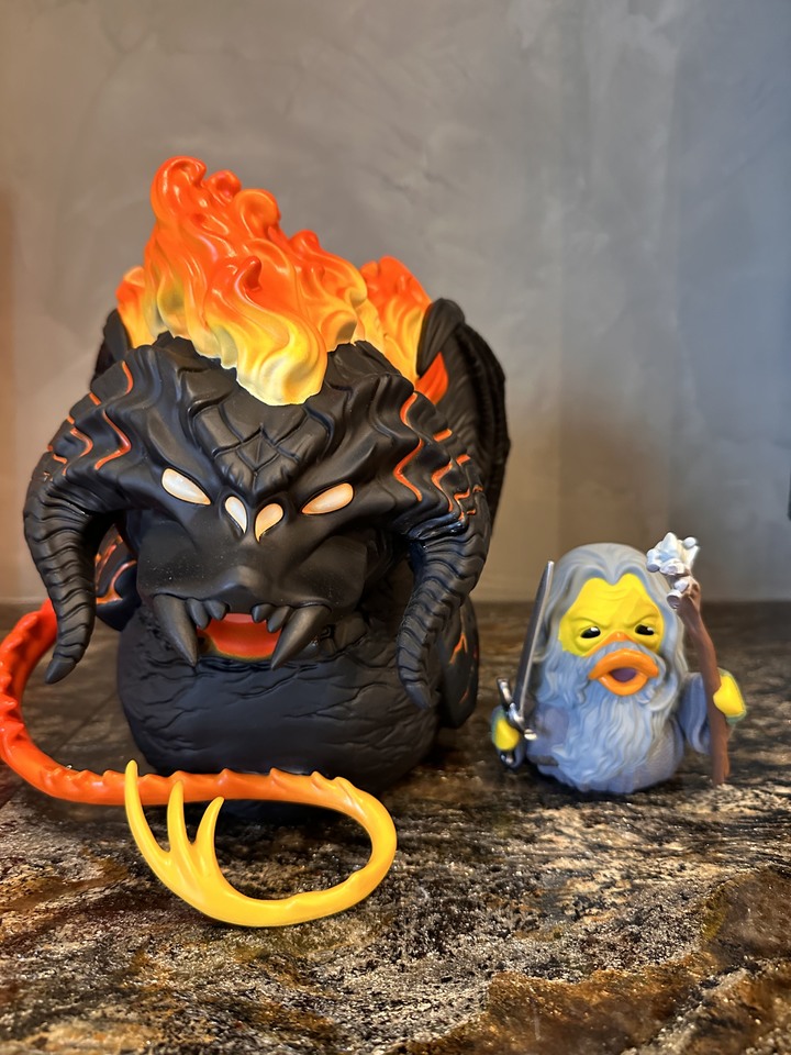 Tubbz 小鴨《魔戒》系列: 巨型炎魔 VS灰袍甘道夫開箱