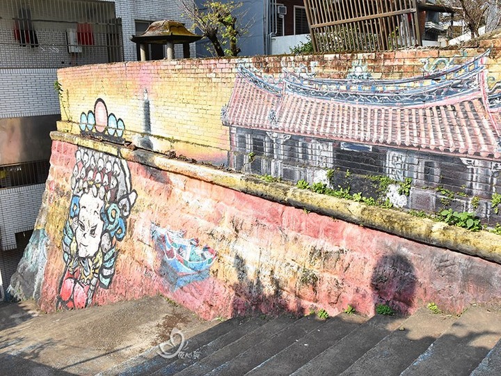 淡水一日遊|搭車去賞花、逛真正的老街 還有快吃不到的炒螃蟹