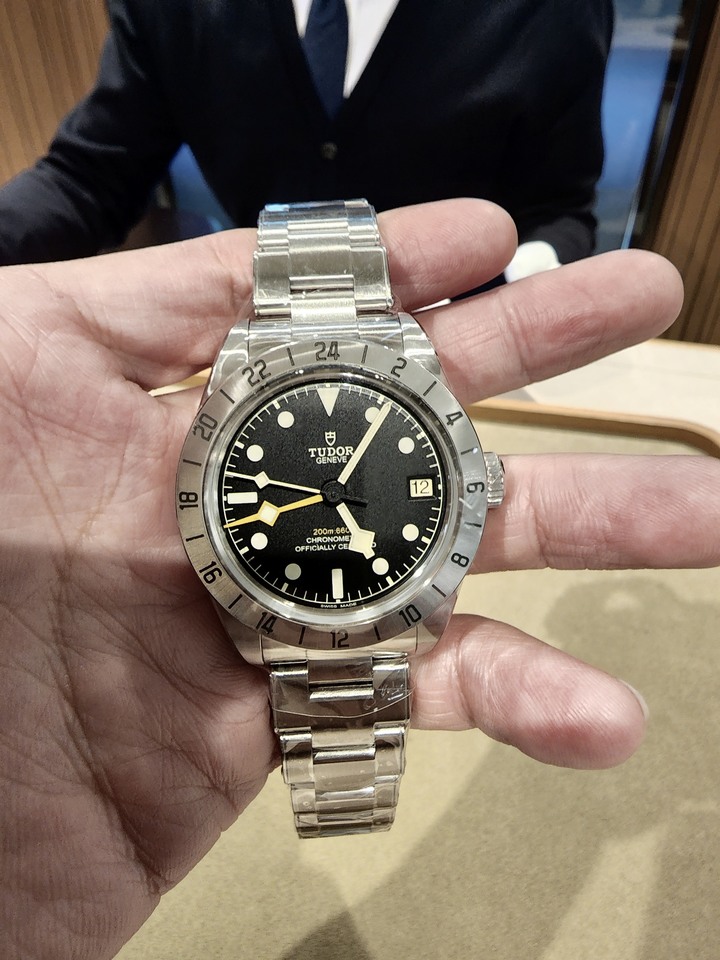 點我看大圖 「初嚐勞力士集團的美好」TUDOR BLACK BAY PRO GMT 帝舵碧灣專業型兩地時區腕錶 (圖多文長)