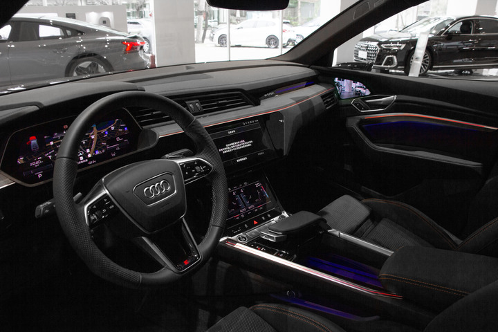 內外兼具 Audi e-tron Sportback S line Black Edition 賞車試駕