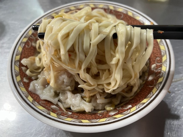 [食記] 豆奶霞乾麵，台灣基隆中山，香辣好吃有麵心感的餛飩乾麵！