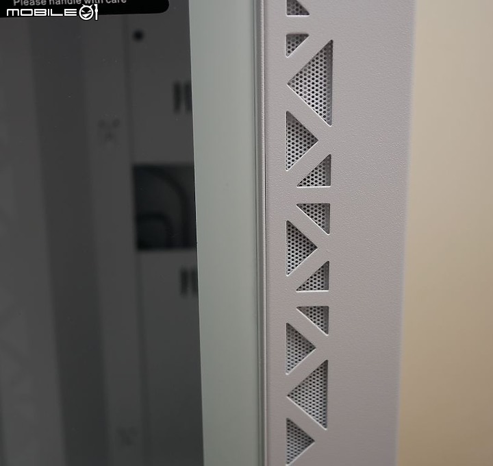 [開箱] 窗格之風 BitFenix Tracery (W) 白色版