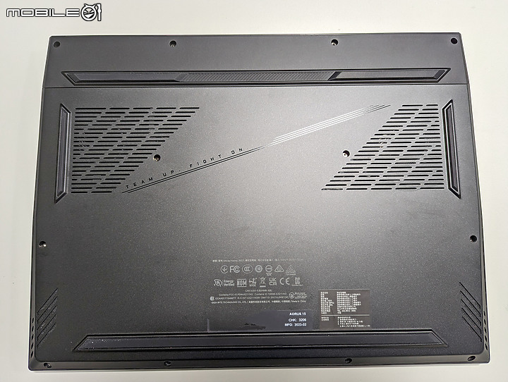 技嘉 AORUS 15 9mf 筆電開箱分享