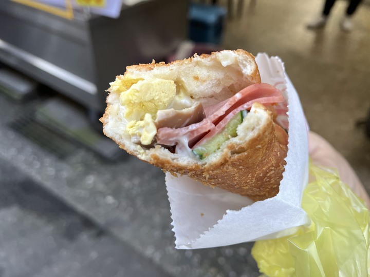[食記] 百福營養三明治，台灣基隆七堵，現炸酥軟有彈性營養三明治