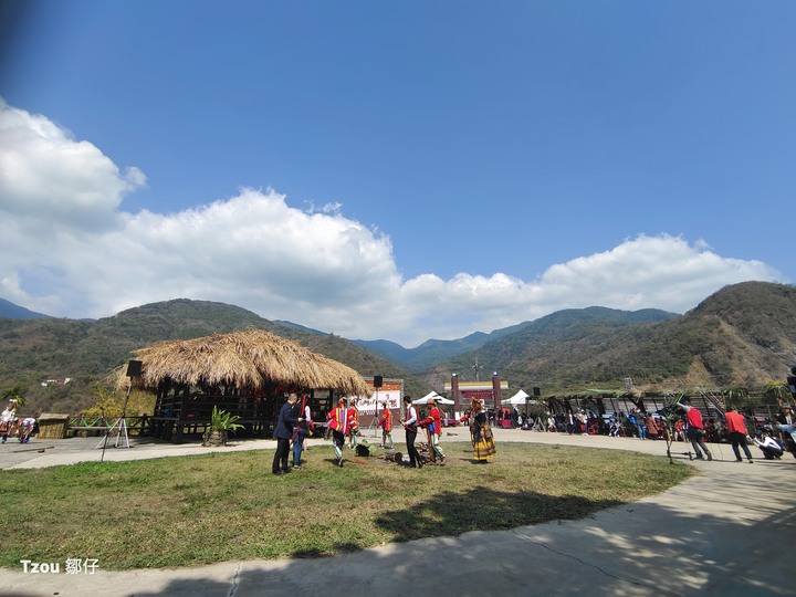 原野燕居環島騎旅 Part3－－拉阿魯哇族美蘭聖貝祭與高腳屋民宿燕居