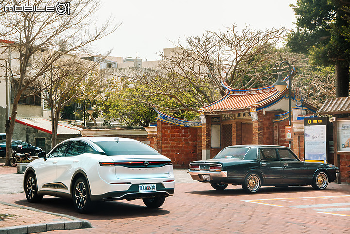 Toyota Crown 2.5 Hybrid 貴族版試駕｜勇於突破但溫暖依舊，與第四代Crown睽違五十年後的相遇！