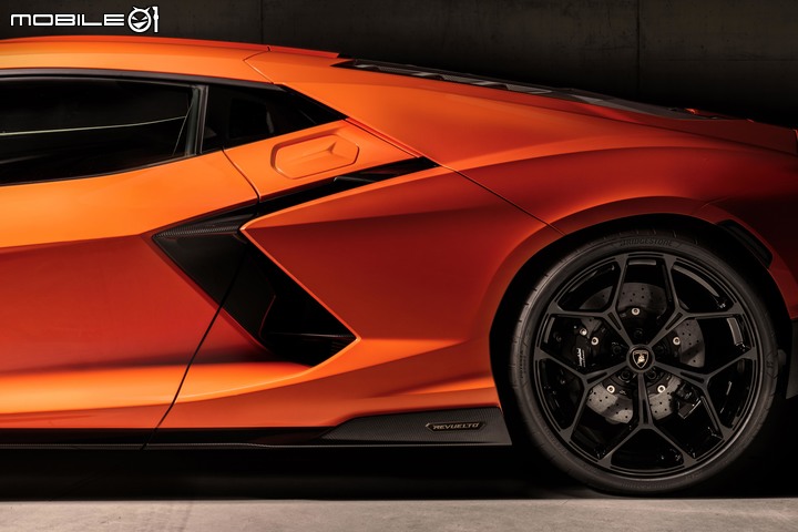 【新訊】延續十二缸引擎精神，Lamborghini Revuelto 新一代大牛正式發表！