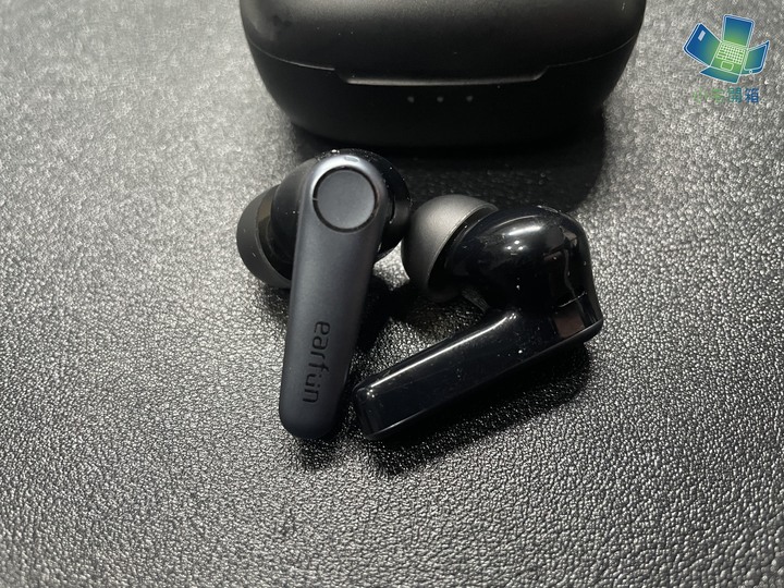 【小宅開箱】讓小編愛不釋手的耳機，Earfun Air Pro3 降噪真無線耳機開箱，電腦手機兩邊通，藍芽5.3超低