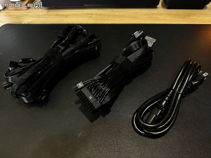 短小精悍!全漢 Hydro PTM X PRO 1000W ATX3.0 白金 電源供應器