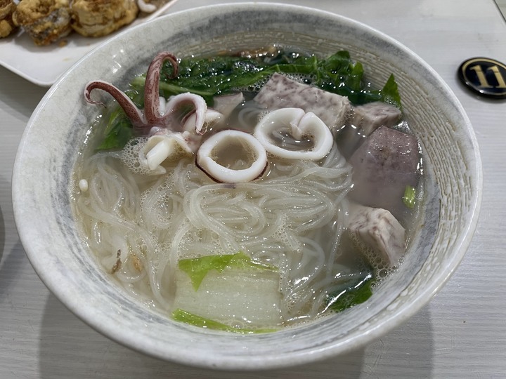 [食記] 坑口小吃，台灣新北瑞芳，現炸香酥無骨白帶魚捲配鮮甜小卷米粉