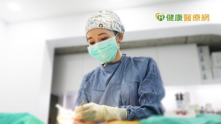 點我看大圖 告別壓抑束胸醫美整形平胸手術助女同志找回自在真我