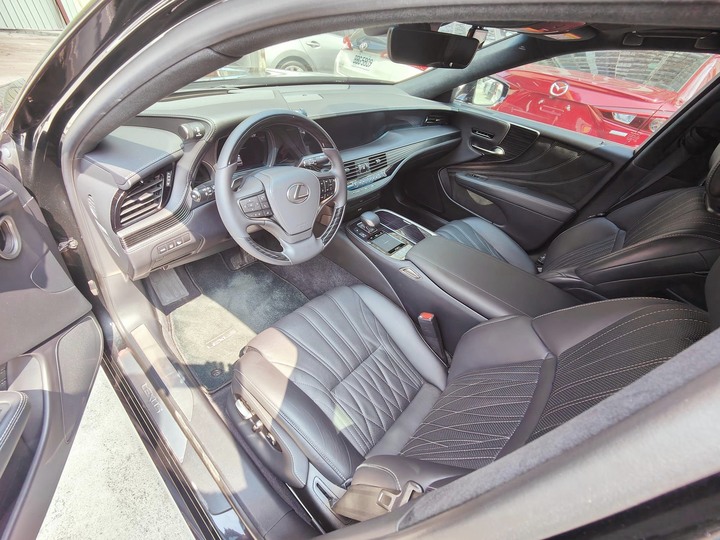 LS500H 二手不香嗎?