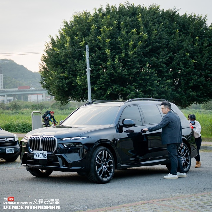 2023年 BMW 寶馬 X7 xDrive40i 第一批交車的車主分享當天交車的過程