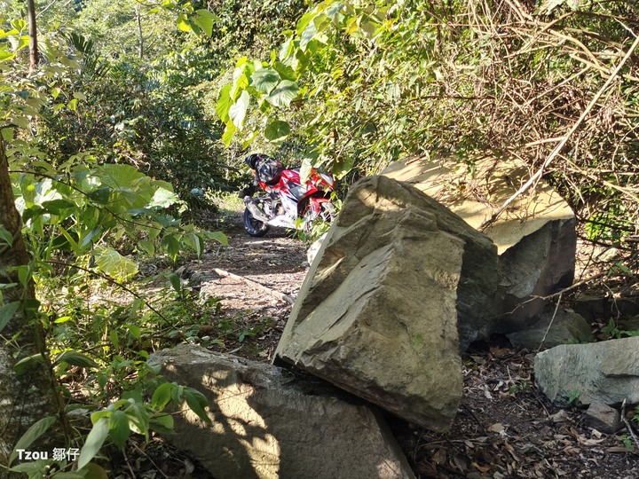 原野燕居環島騎旅 Part3－－拉阿魯哇族美蘭聖貝祭與高腳屋民宿燕居