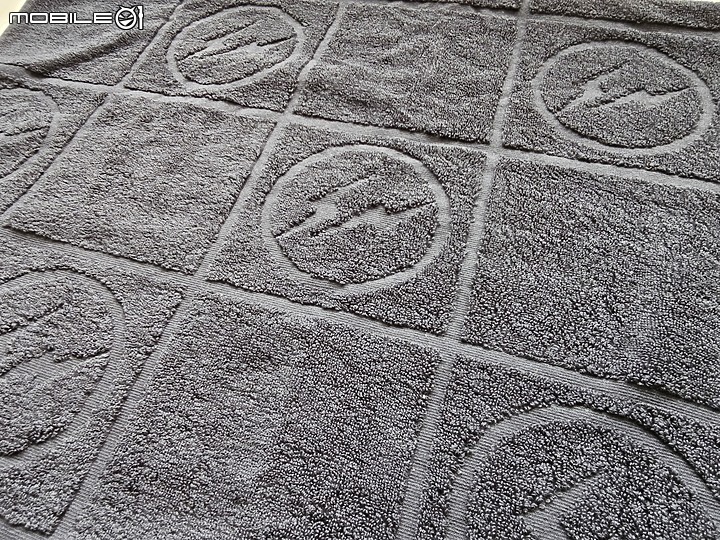 第一次入手 Fragment Design 潮牌浴巾開箱
