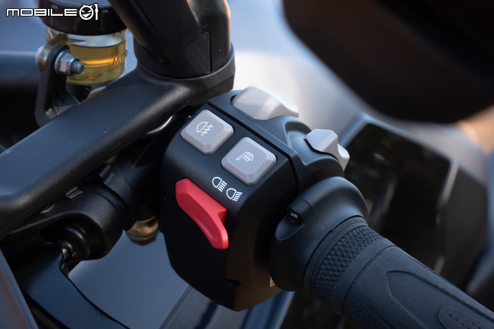 TRIUMPH Tiger 1200 GT Explorer試駕｜外在野內在狂 英倫特調旗艦多功能車！