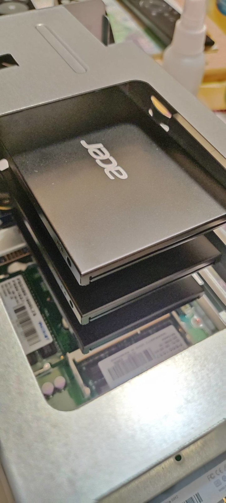 有趣的 Acer 宏碁 RE100 512GB SATAⅢ 固態硬碟SSD 微笑開箱