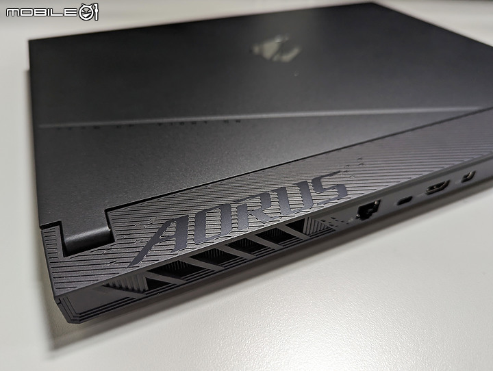 技嘉 AORUS 15 9mf 筆電開箱分享