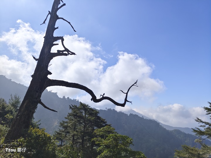 原野燕居環島騎旅 Part3－－拉阿魯哇族美蘭聖貝祭與高腳屋民宿燕居