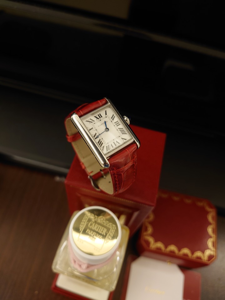 Cartier Tank 換了紅通通的錶帶之~要買藍氣球嗎？