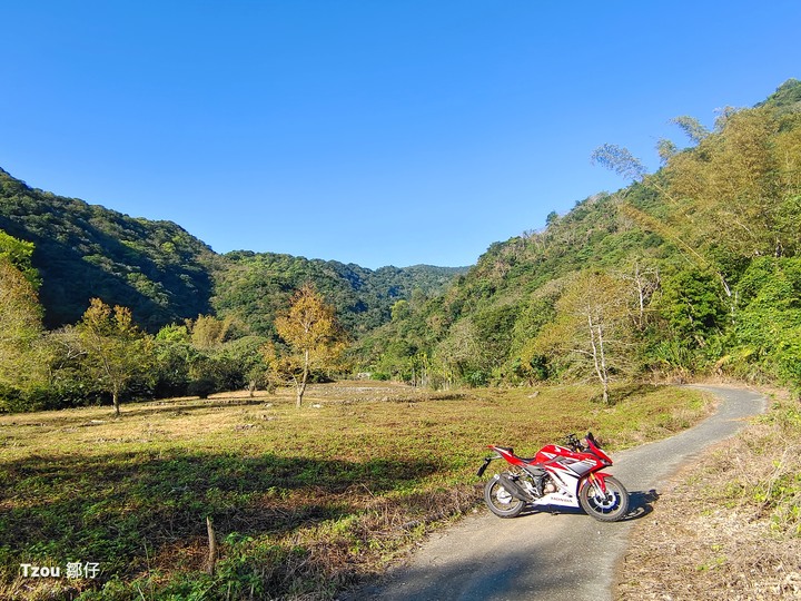 原野燕居環島騎旅 Part3－－拉阿魯哇族美蘭聖貝祭與高腳屋民宿燕居