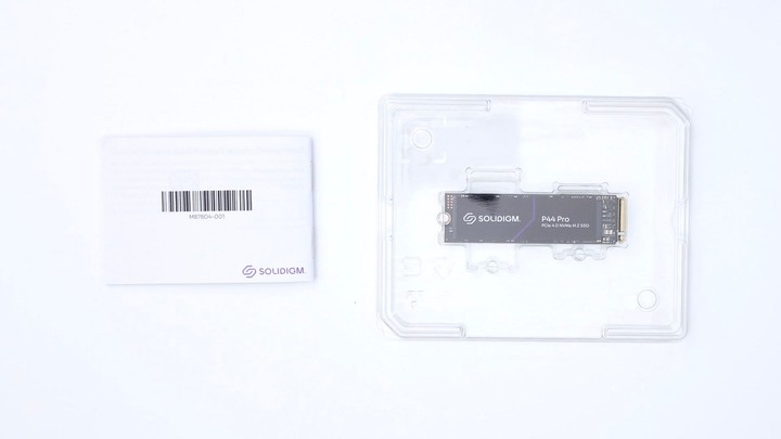 點我看大圖 你一定認識的那個他,轉身帶來新速度 Solidigm P44 Pro 2TB