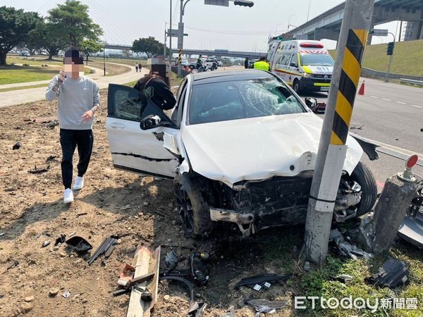 三重疏洪道酒駕汽車撞飛摩托車，騎士噴飛空中旋轉再遭撞