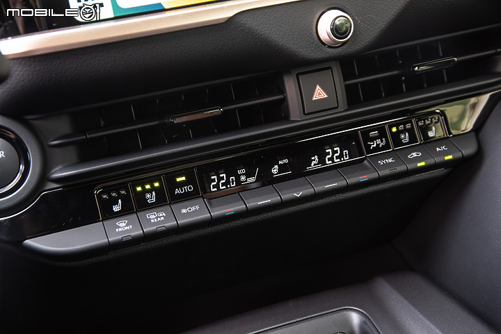 Toyota Crown 2.5 Hybrid 貴族版試駕｜勇於突破但溫暖依舊，與第四代Crown睽違五十年後的相遇！