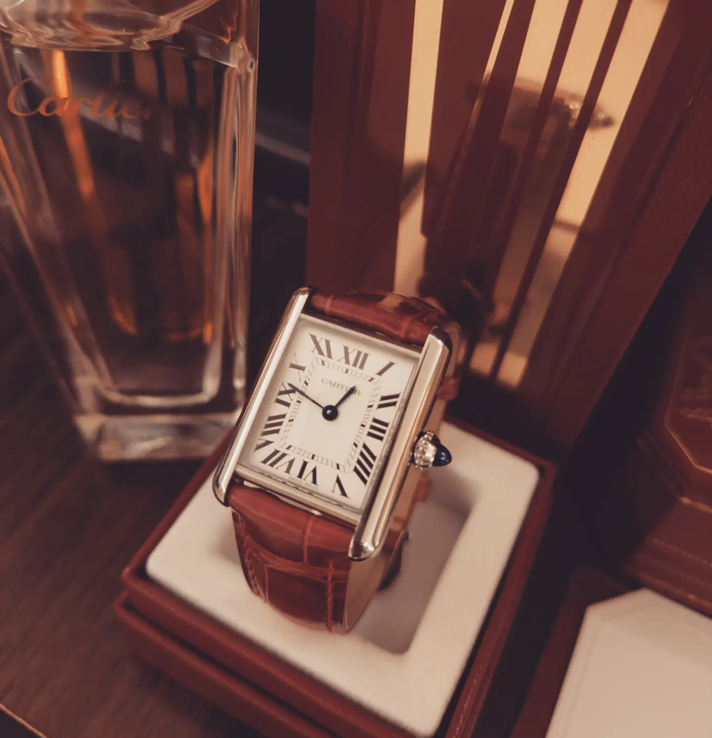 Cartier Tank 換了紅通通的錶帶之~要買藍氣球嗎？