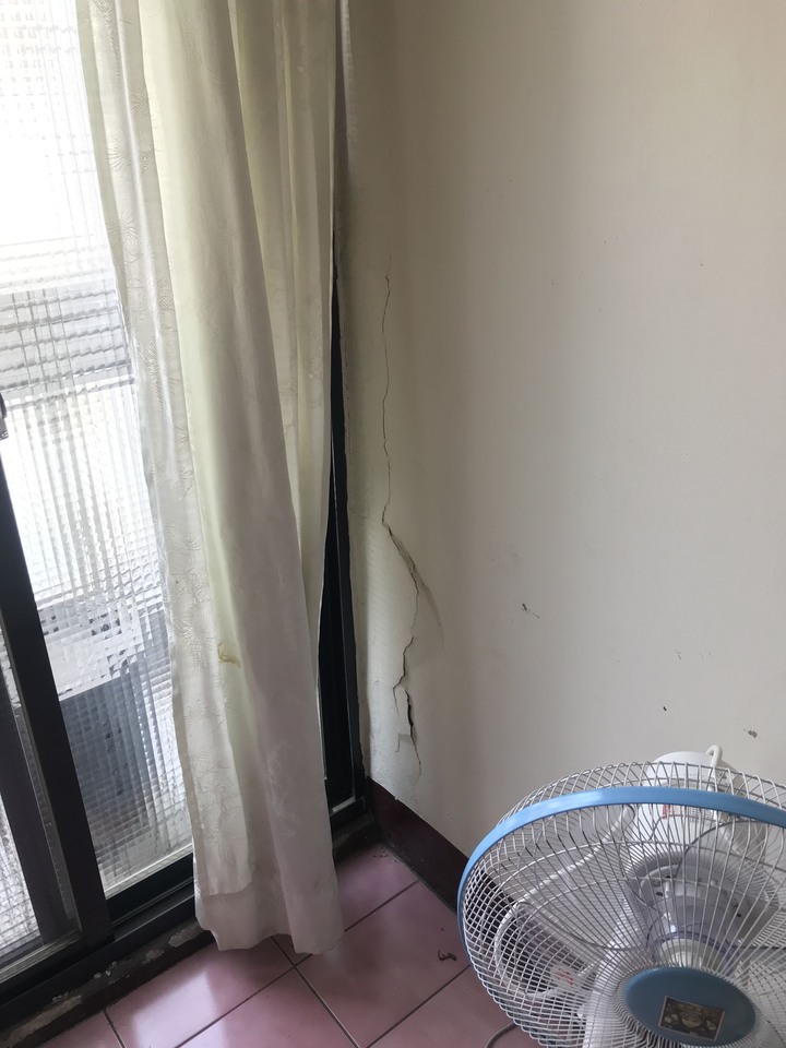 天花板及牆角龜裂 掉落可能 如何修繕請教？