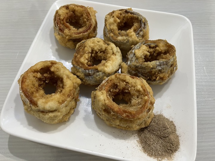 [食記] 坑口小吃，台灣新北瑞芳，現炸香酥無骨白帶魚捲配鮮甜小卷米粉