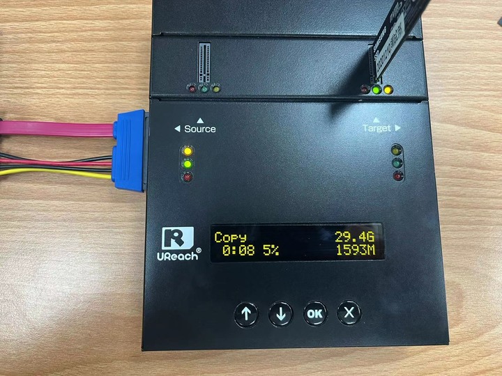 開箱介紹- 佑華SATA/PCIe跨訊號拷貝機