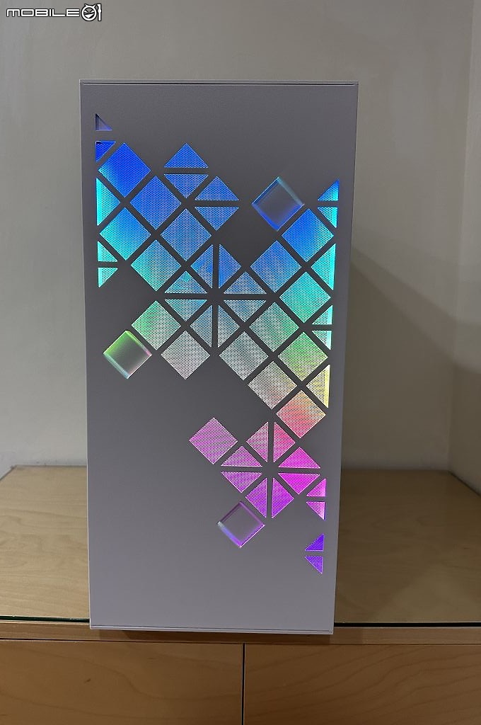 [開箱] 窗格之風 BitFenix Tracery (W) 白色版