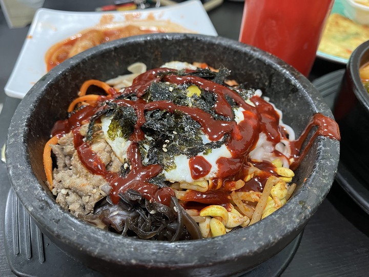 [食記] 春川韓式小館，台灣基隆中正，香甘微辣燉的好入口馬鈴薯雞肉鍋！