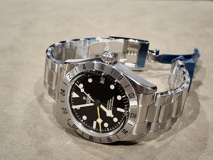 點我看大圖 「初嚐勞力士集團的美好」TUDOR BLACK BAY PRO GMT 帝舵碧灣專業型兩地時區腕錶 (圖多文長)