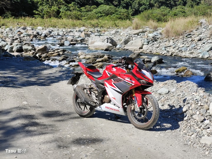 原野燕居環島騎旅 Part3－－拉阿魯哇族美蘭聖貝祭與高腳屋民宿燕居