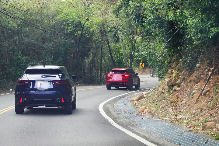 車聚也可以做愛心 - Jaguar Club Taiwan 物資運送活動