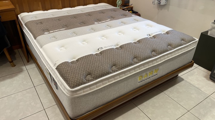 【開箱】充個墊 飛航模式床墊