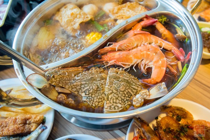 【臺南美食】東加和漢創作料理再升級“雙料無限暢食”，日本料理加上鴛鴦鍋任你夾，日料強打生魚片、大魷魚、炸蝦天婦羅等，火鍋強打湯底、活蝦、藍蟹吃到飽~東加和漢創作料理