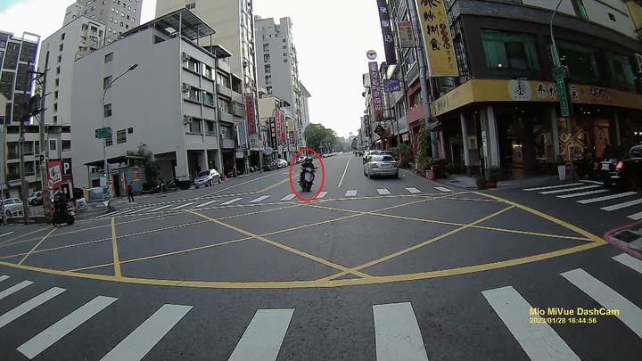 機車二段式左轉與直接左轉