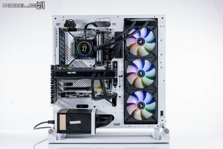 Intel ARC A750 Limited Edition 公版顯示卡開箱實測 規格面上的 1080p 甜品卡
