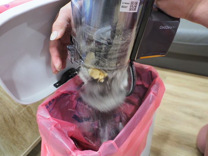 蒸的很乾淨！LG A9TS 蒸氣濕拖無線吸塵器 頑強髒污剋星 毛小孩家長最佳幫手～