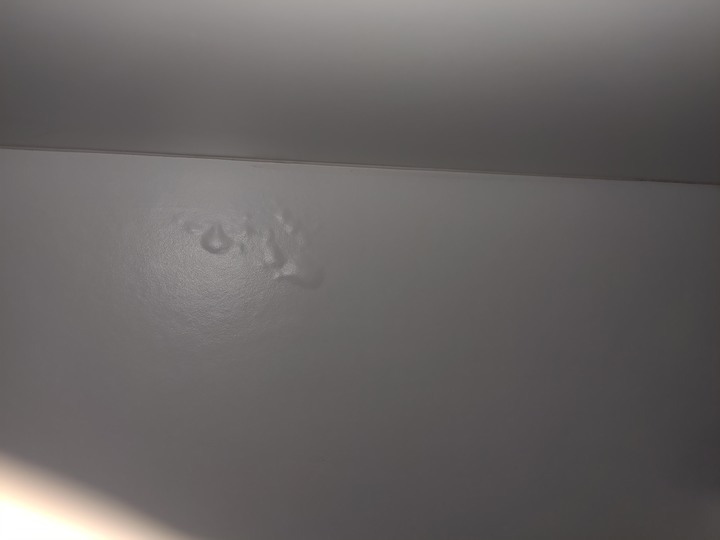 系統櫃起水泡