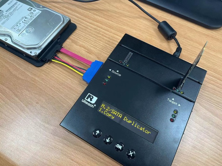 開箱介紹- 佑華SATA/PCIe跨訊號拷貝機