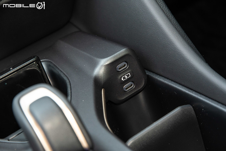Toyota Crown 2.5 Hybrid 貴族版試駕｜勇於突破但溫暖依舊，與第四代Crown睽違五十年後的相遇！
