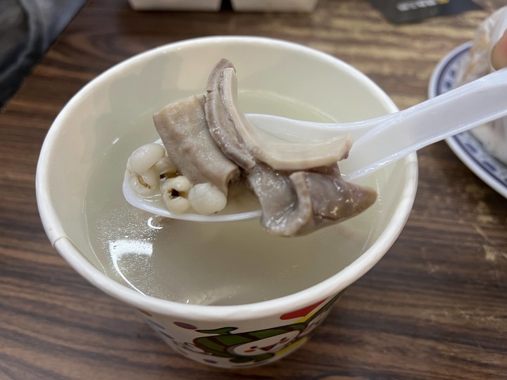 [食記] 法院前焢肉飯，台灣基隆信義，肥嫩可口刈包搭配滿滿料四神湯