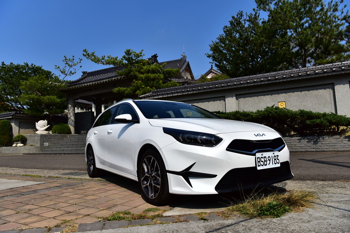 『玩命光頭大叔』與 KIA CEED SportWagon 重逢在 2023