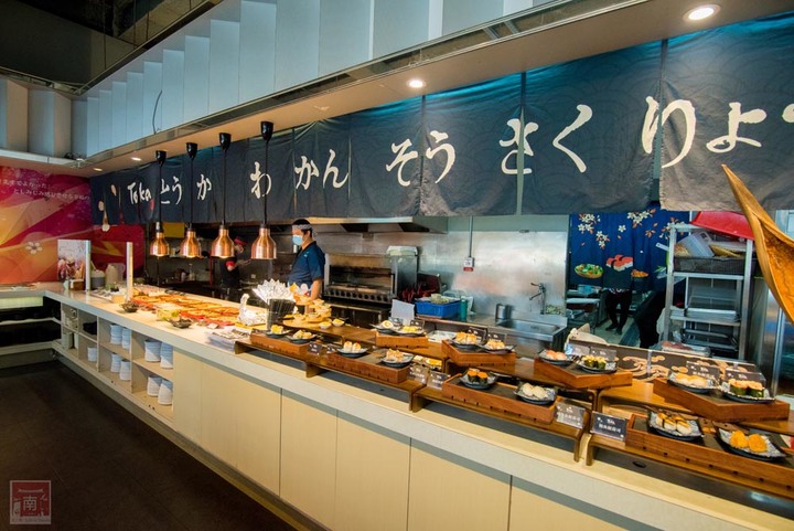 【臺南美食】東加和漢創作料理再升級“雙料無限暢食”，日本料理加上鴛鴦鍋任你夾，日料強打生魚片、大魷魚、炸蝦天婦羅等，火鍋強打湯底、活蝦、藍蟹吃到飽~東加和漢創作料理