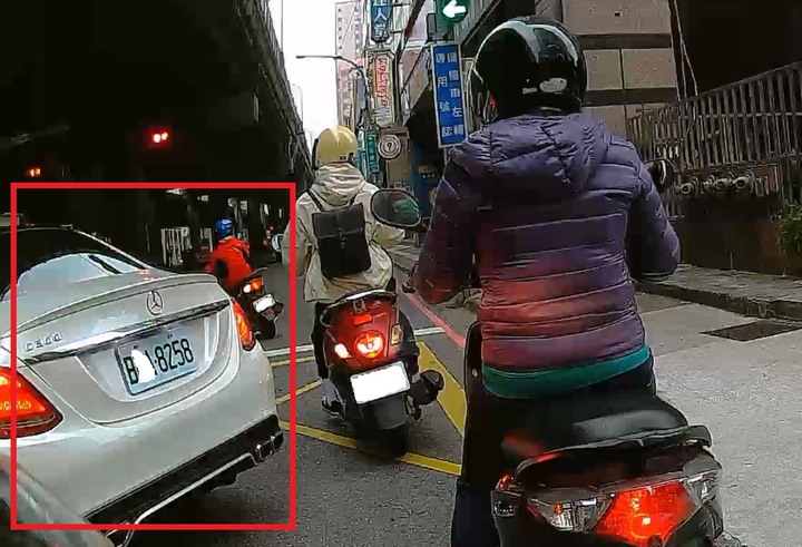 測試中:擋住左轉專用道路口的黃網線臨時違停檢舉(是否舉發?)