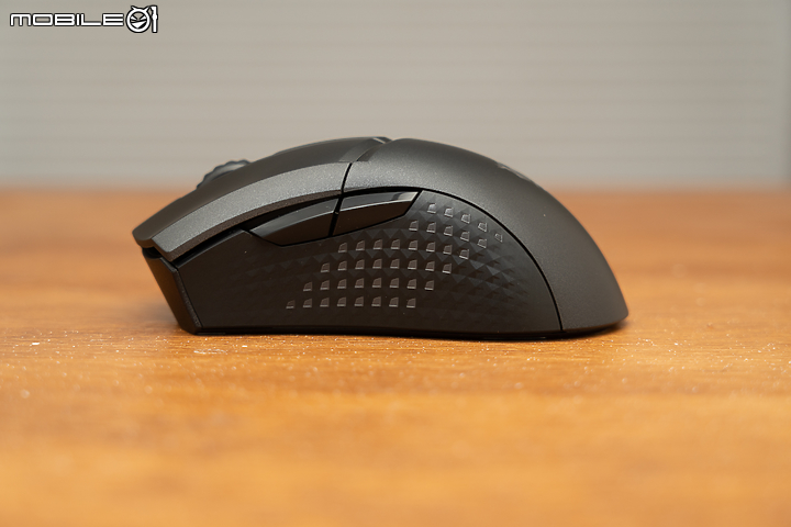 MSI CLUTCH GM51 輕量化無線電競滑鼠開箱試用｜兼具輕量與敏捷性能的旗艦級助力